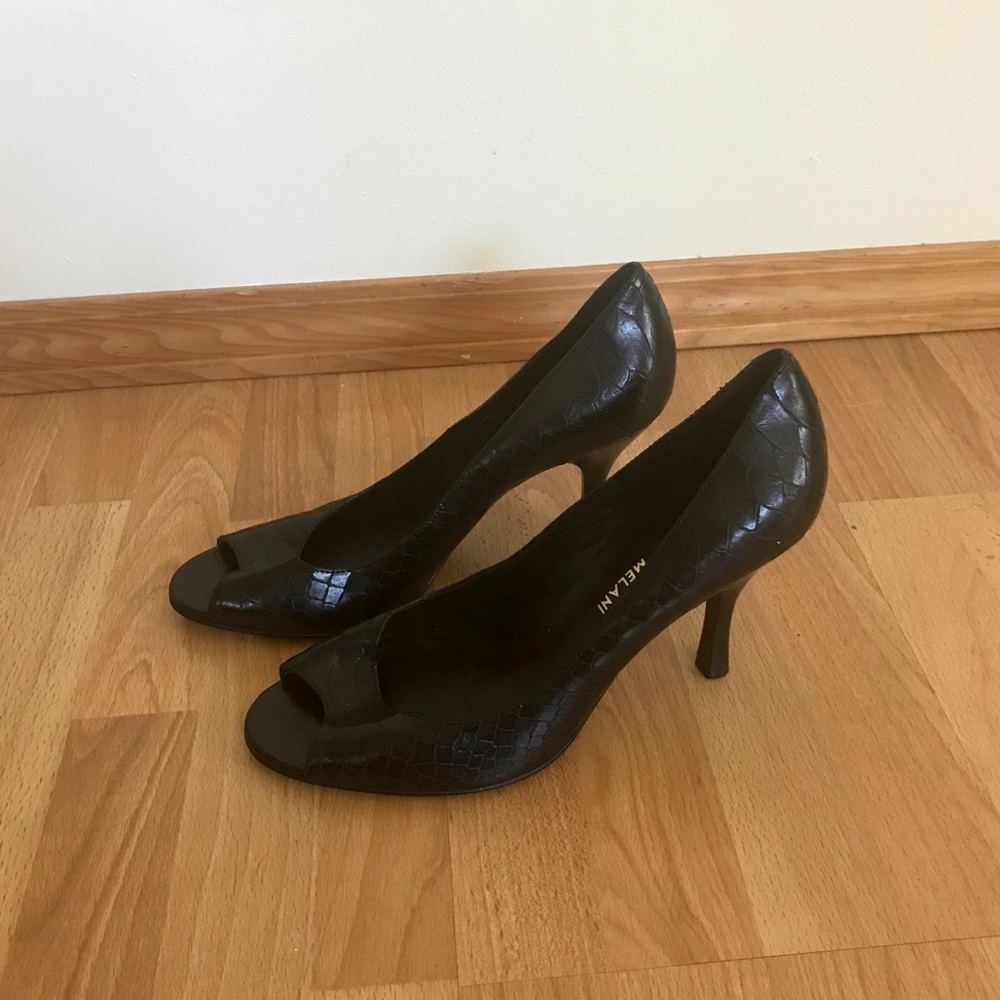 👠Antonio Melani Peep toe heels size 6.5 M